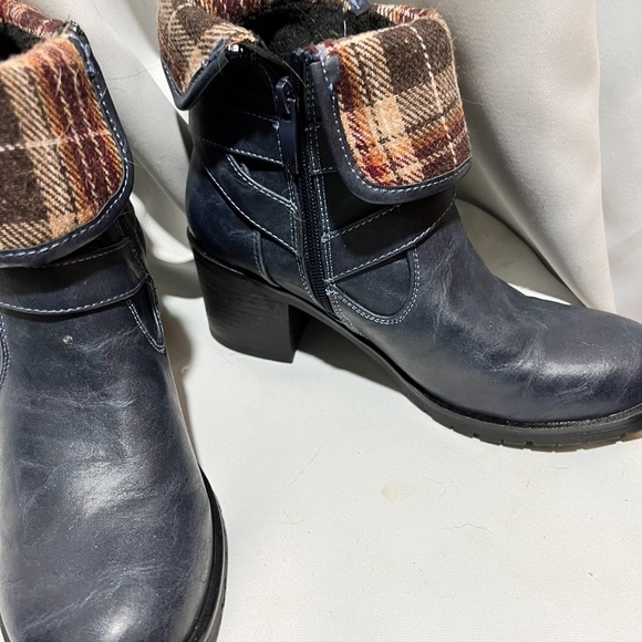 Stylish Navy and Brown Plaid Cuff Heeled Boots - Picture 8 of 9